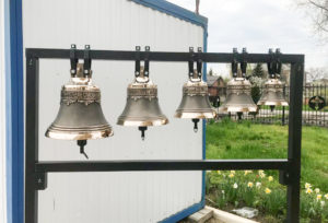 В храме новые колокола- малая звонница